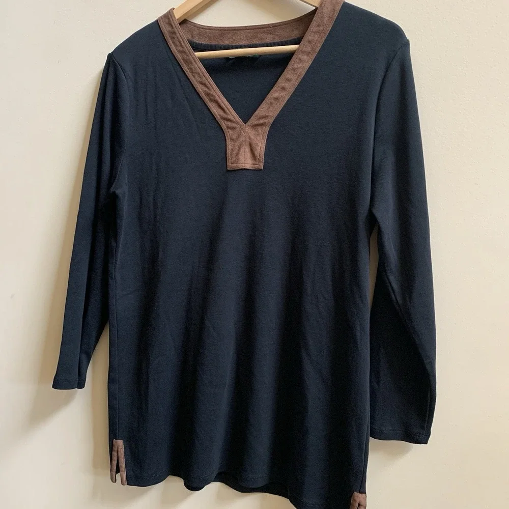 Lauren Ralph‎ Lauren Women's V Neck Blouse Sz Large  Black Faux Suede Details.